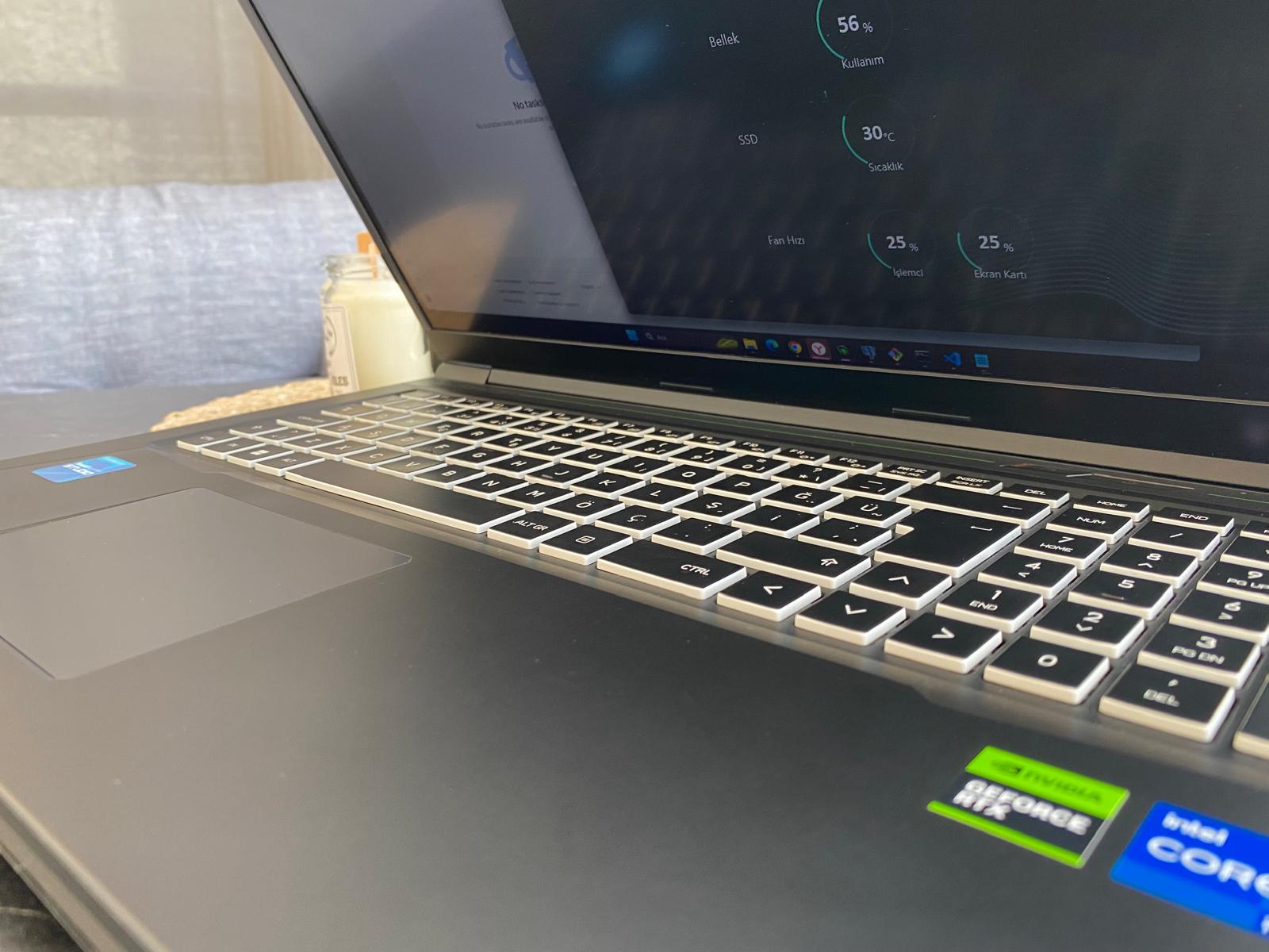 ikinci El RTX4060 8GB 140WATT Monster T7 İ7 13700H 144Hz 17.3 inç